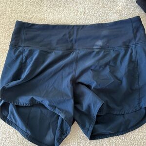 Lululemon mid rise speed up shorts 4”